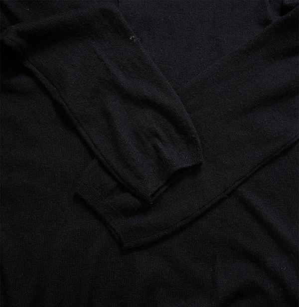 Feather Cashmere Henley Detail