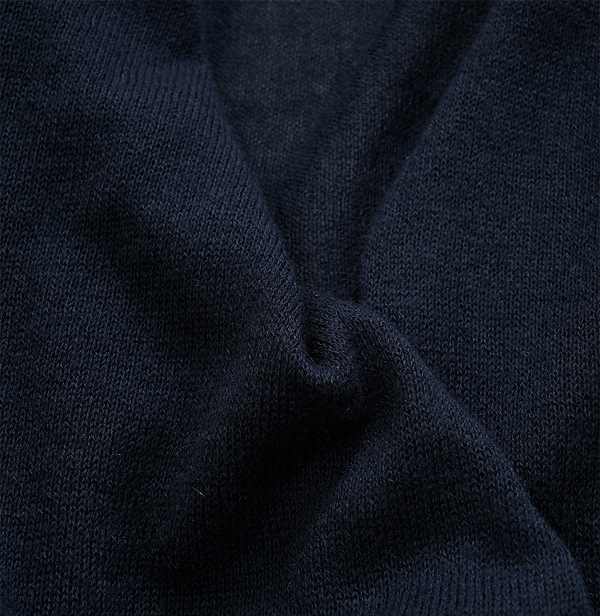 Feather Cashmere Cache-coeur Detail