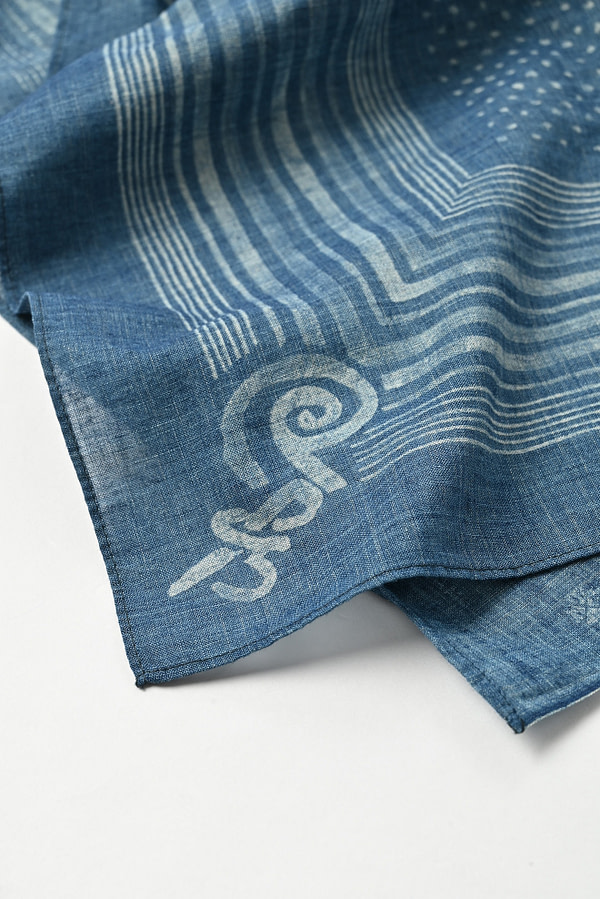 Supima Selvedge Petite Star Bandana Detail