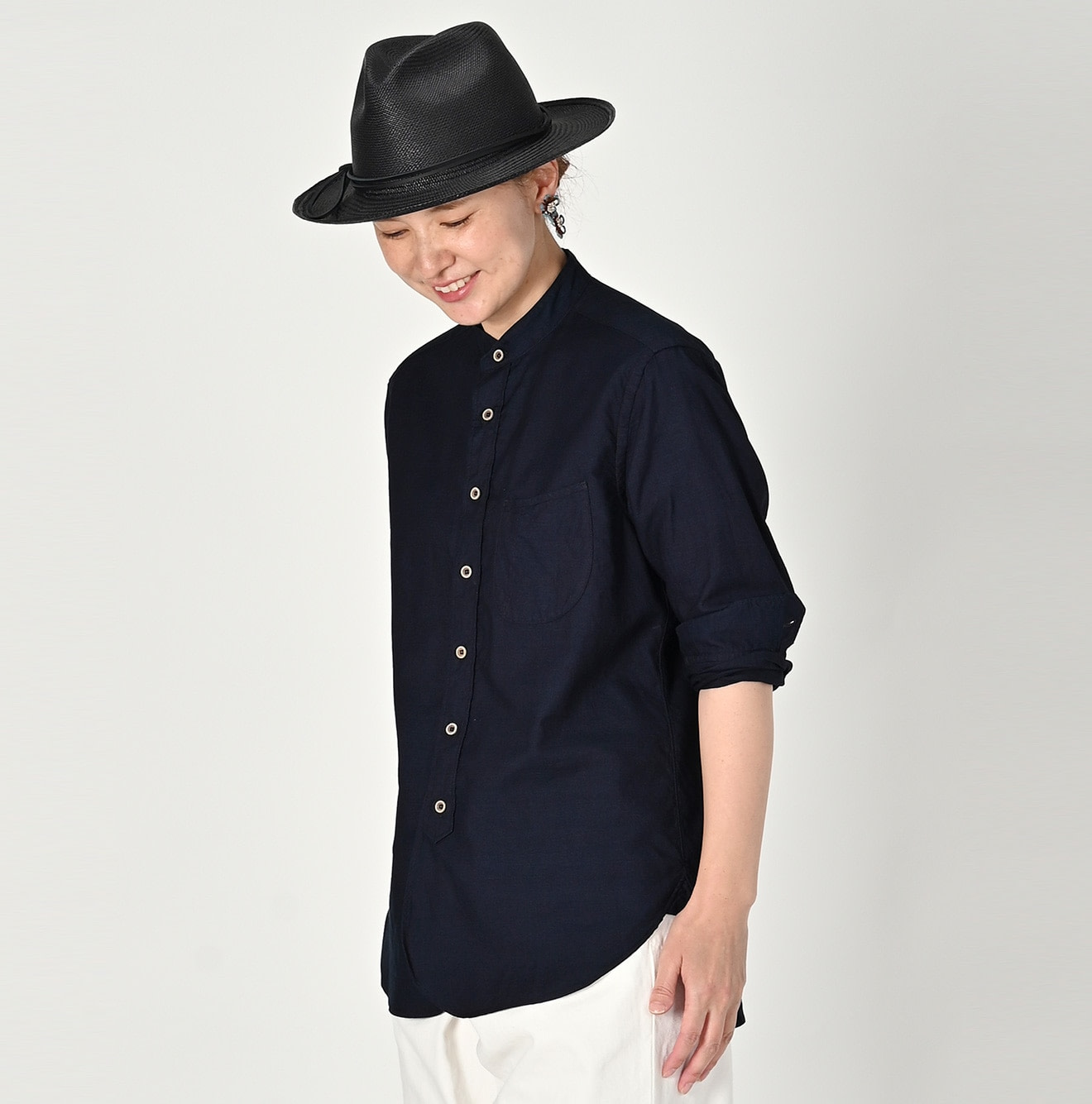 Indigo 504 OX 908 Loafer Stand Shirt Female Model