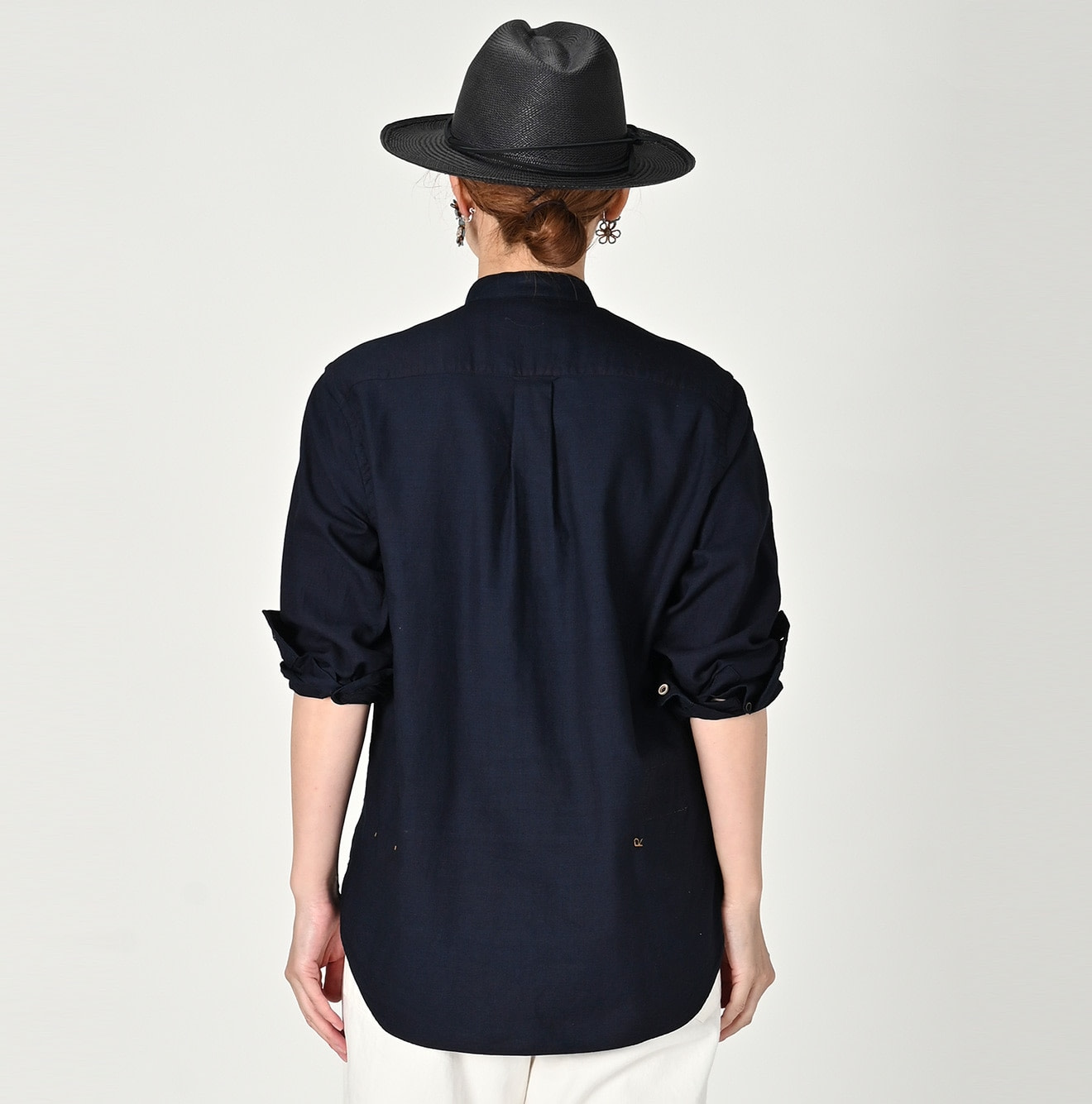 Indigo 504 OX 908 Loafer Stand Shirt Female Model