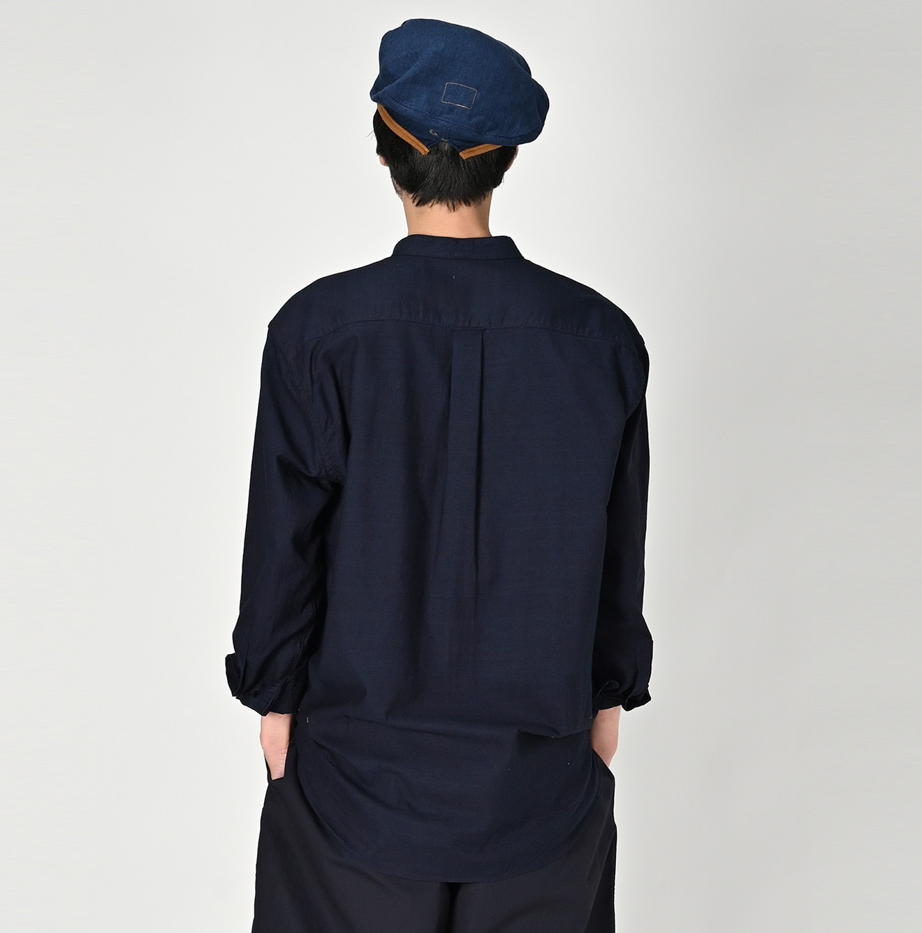 Indigo 504 OX 908 Loafer Stand Shirt Male Model