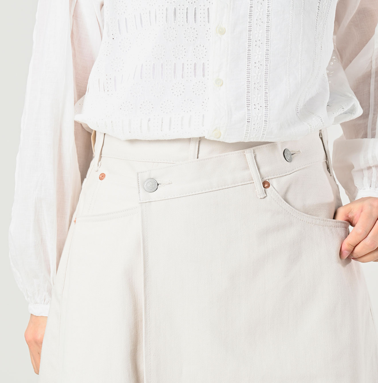 Rye Mugi Denim Crossover Skirt White Itchora Detail