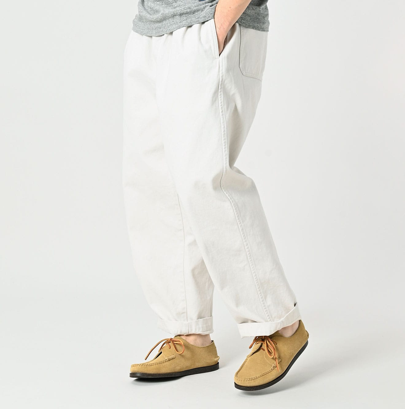 Tabi Cloth 908 Peg Top Pants Male Model