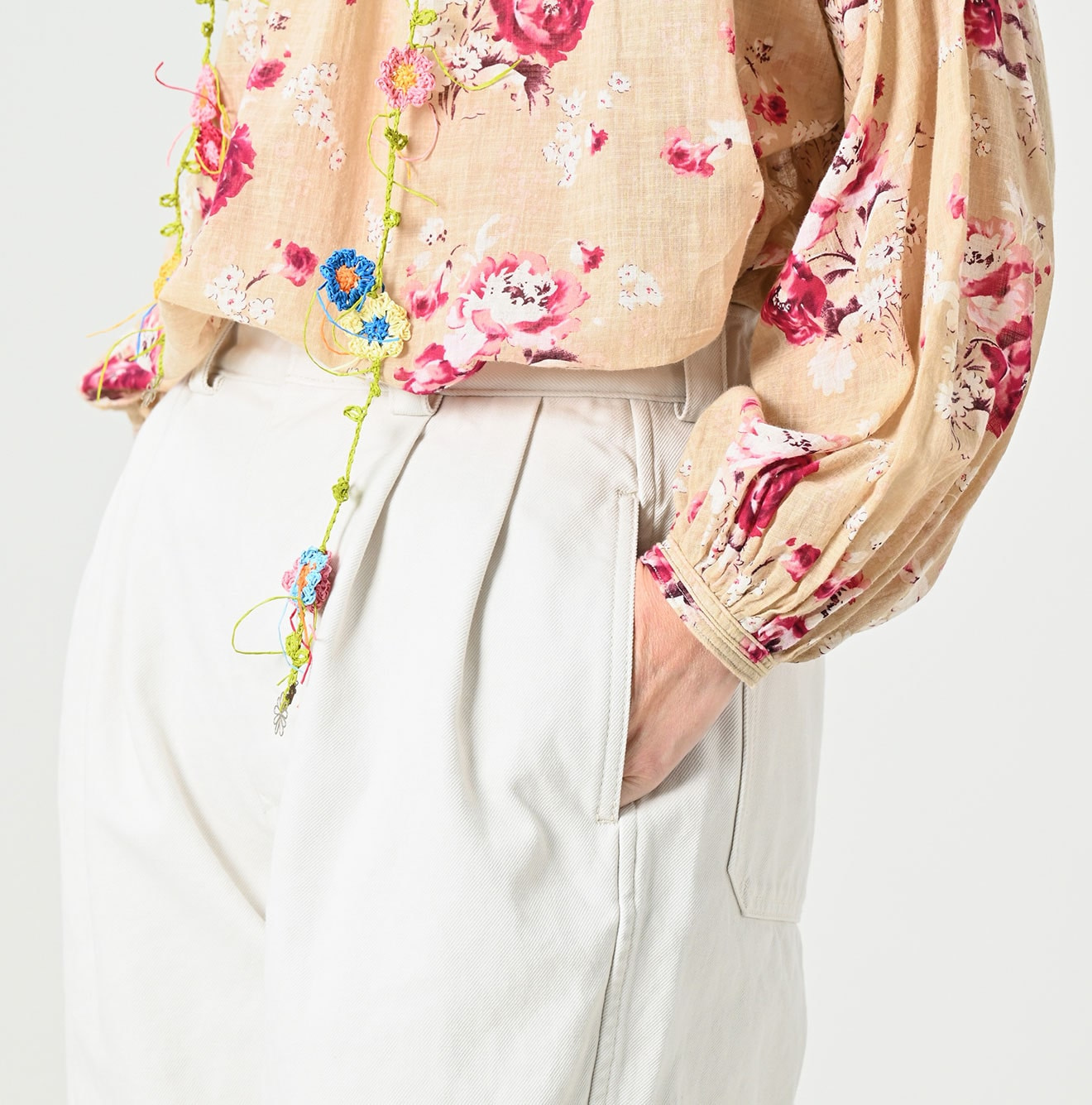 Tabi Cloth 908 Peg Top Pants Detail