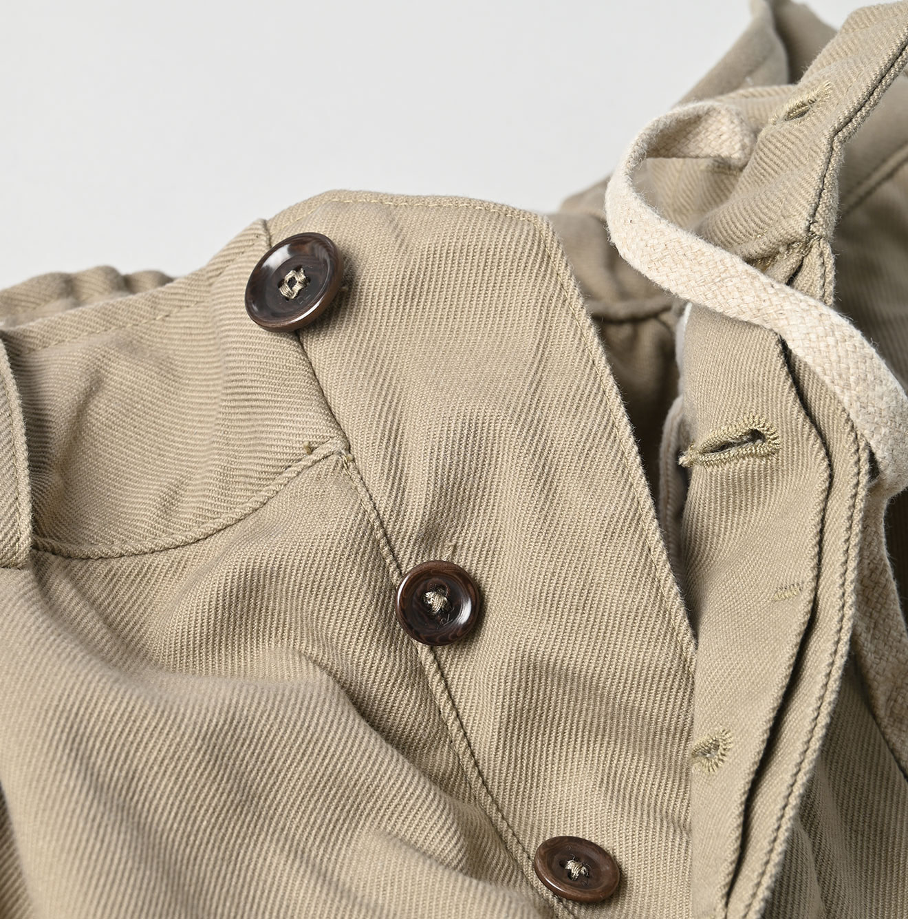 Tabi Cloth 908 Peg Top Pants Detail