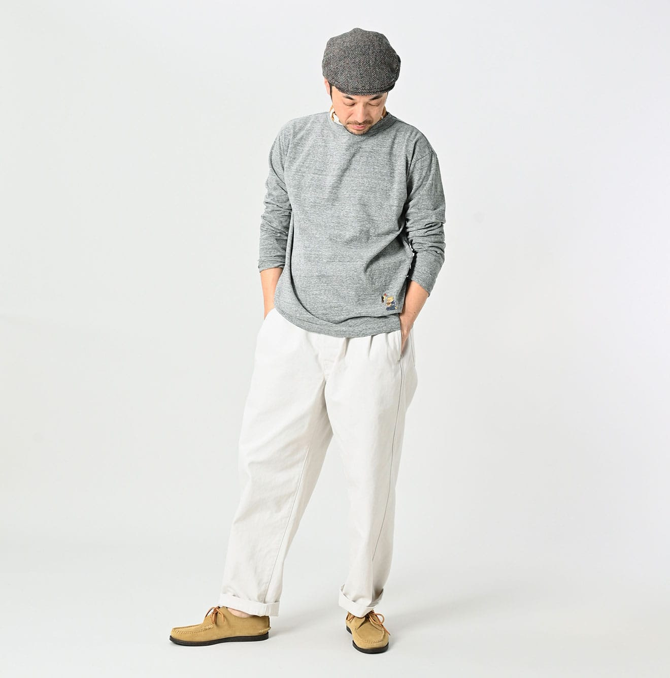 Tabi Cloth 908 Peg Top Pants Male Model