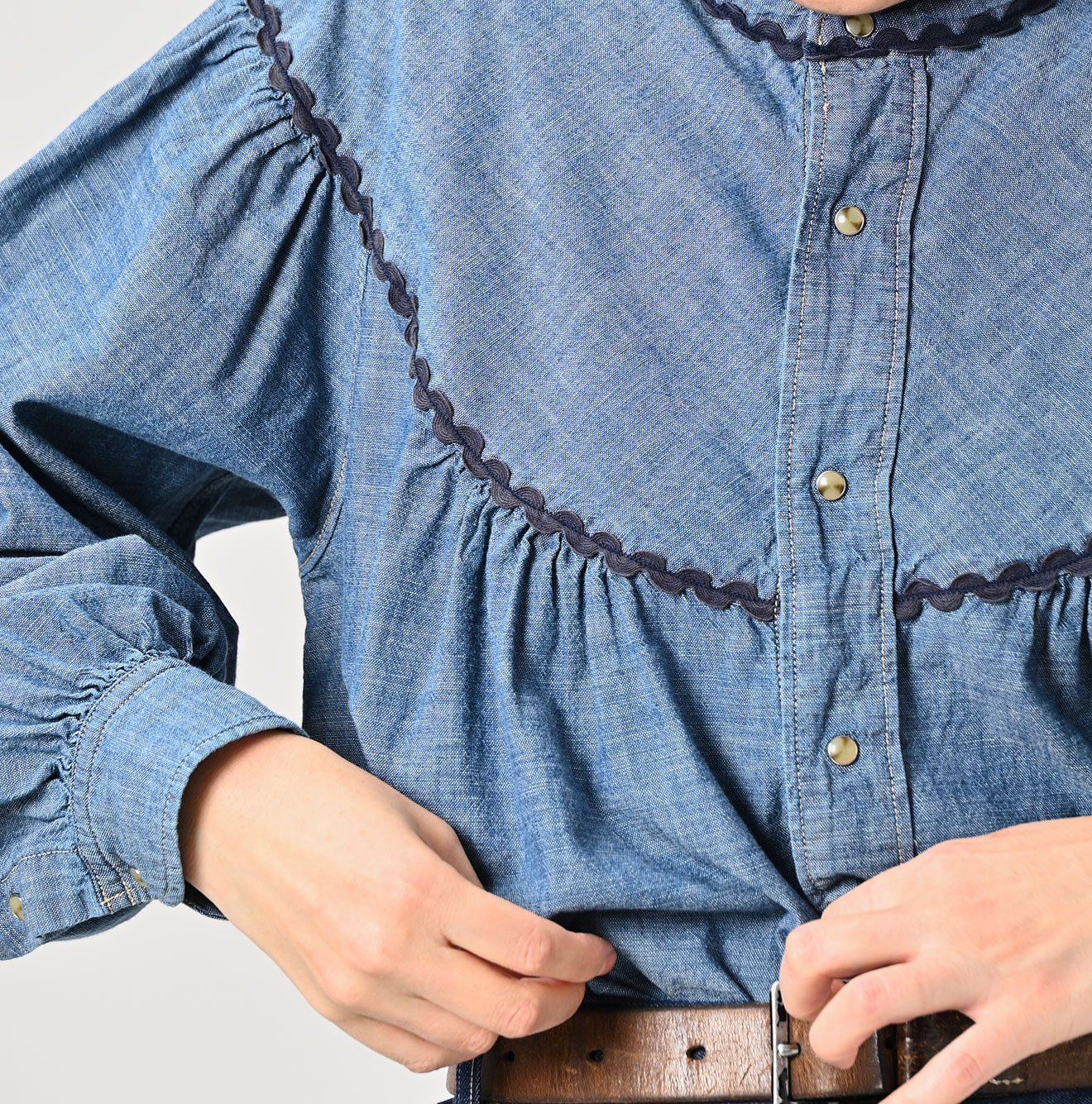 Ruri Dungaree Tambourine Shirt Zyu Detail