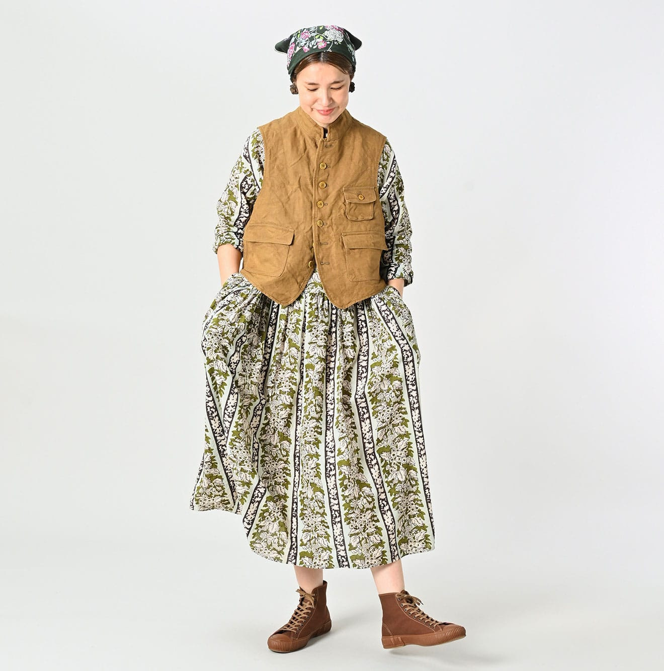 Linen Duck 908 Hunting Vest Female Model