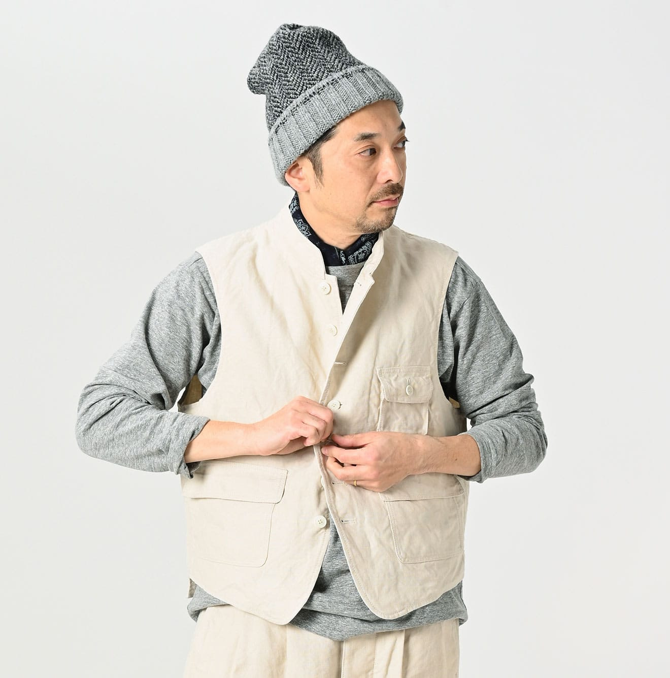 Linen Duck 908 Hunting Vest Male Model