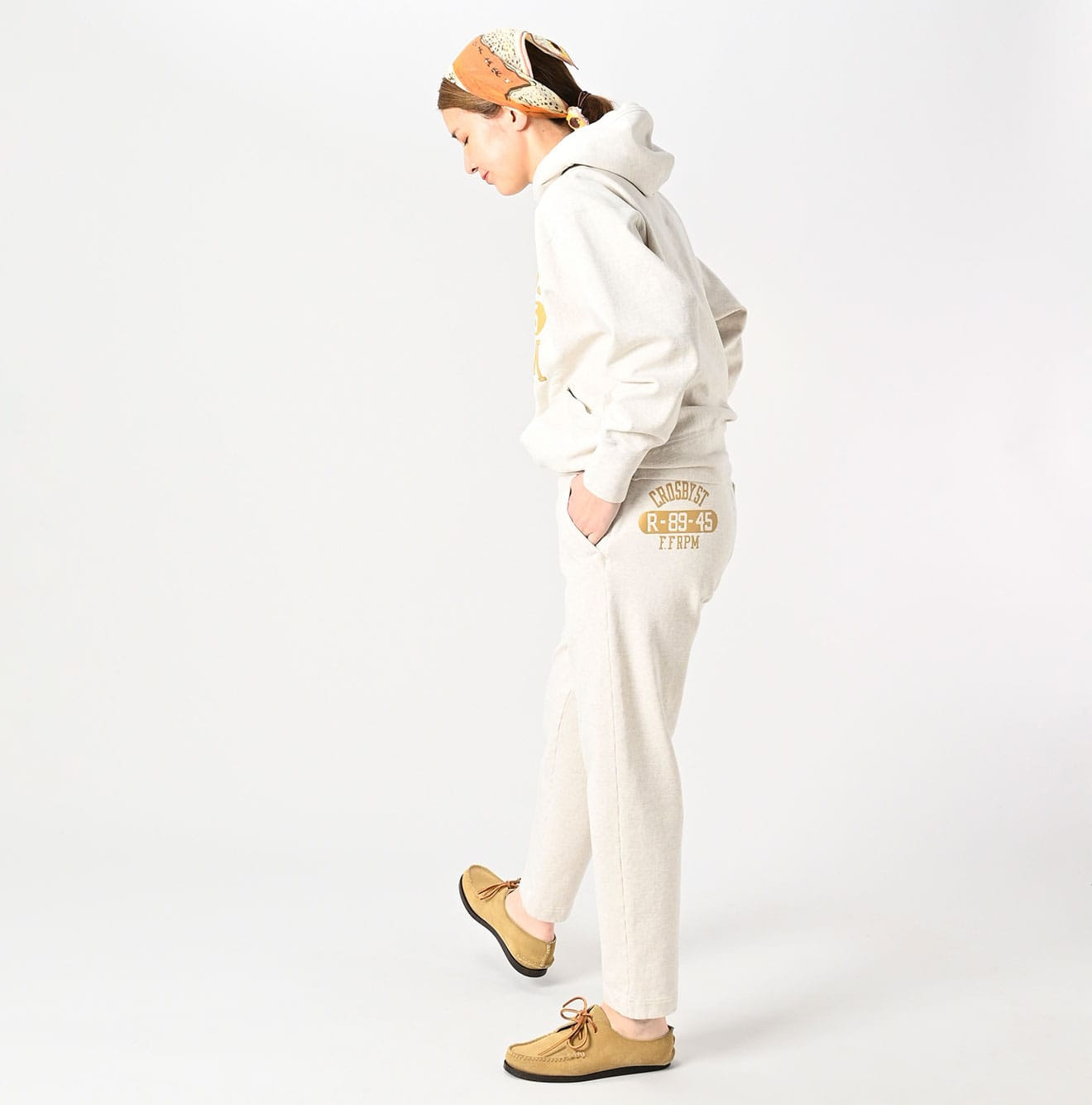 Bare Fleece 908 Pants Female Model
