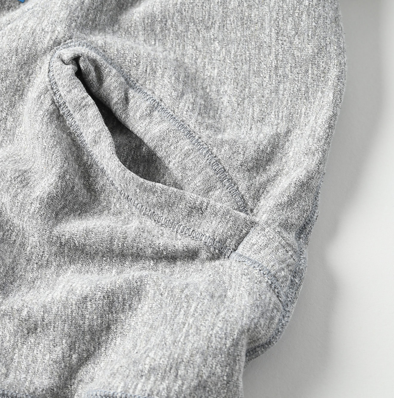 Top Bare Fleece 908 Hoodie Detail