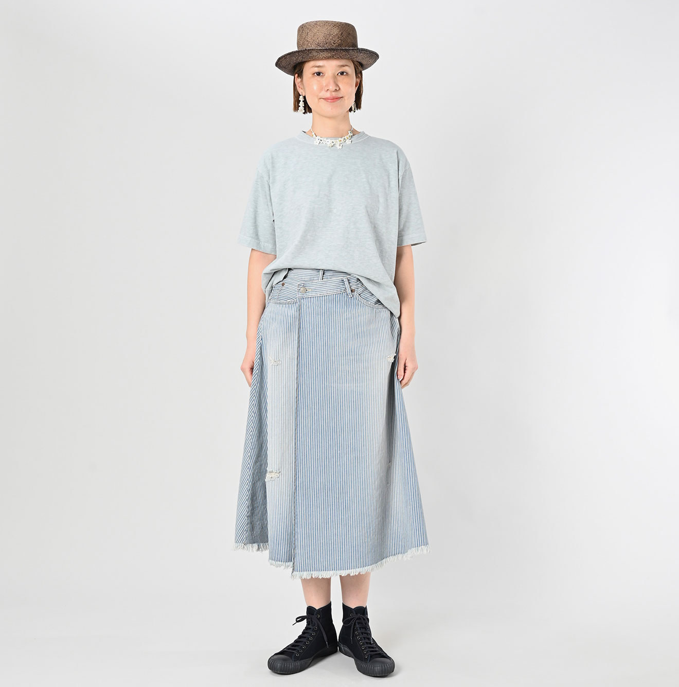 Plant Dyed Tenjiku 908 Ocean T-shirt Female Model