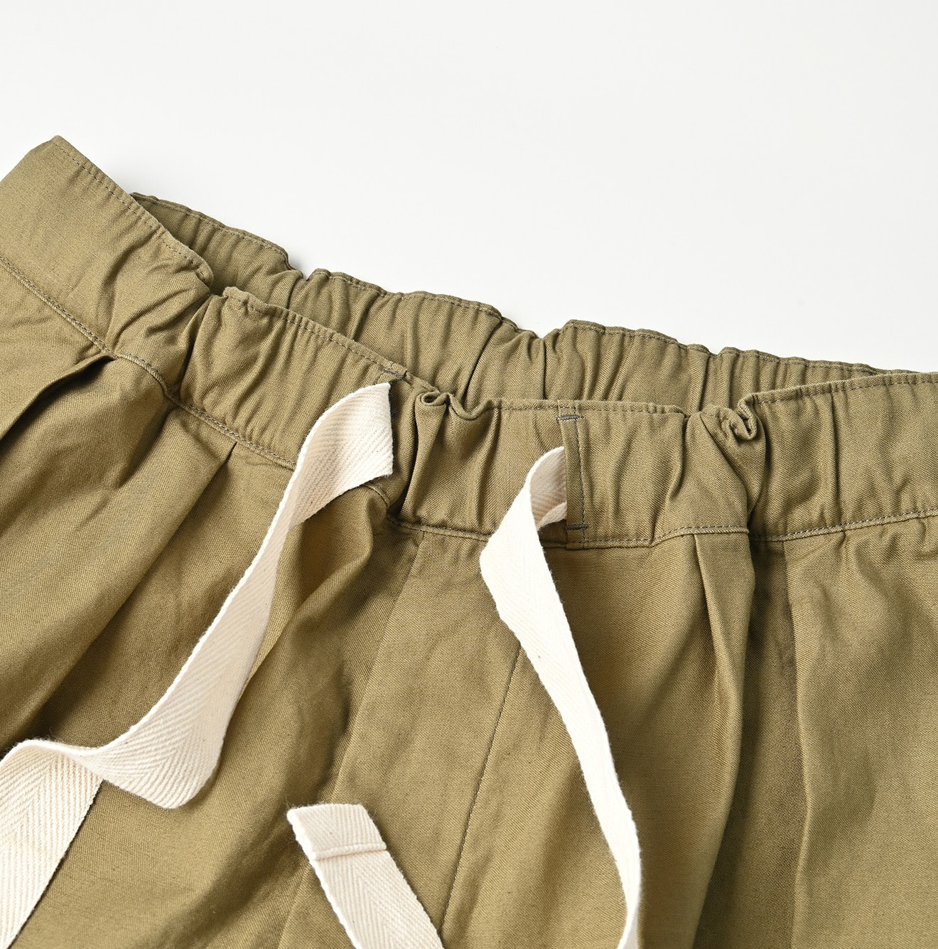 Thin Back Satin Easy Short Pants Antique Detail