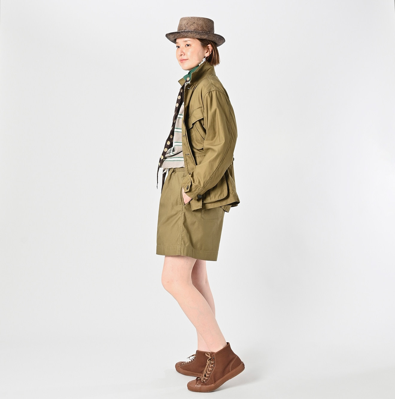 Thin Back Satin Easy Short Pants Antique Female Model
