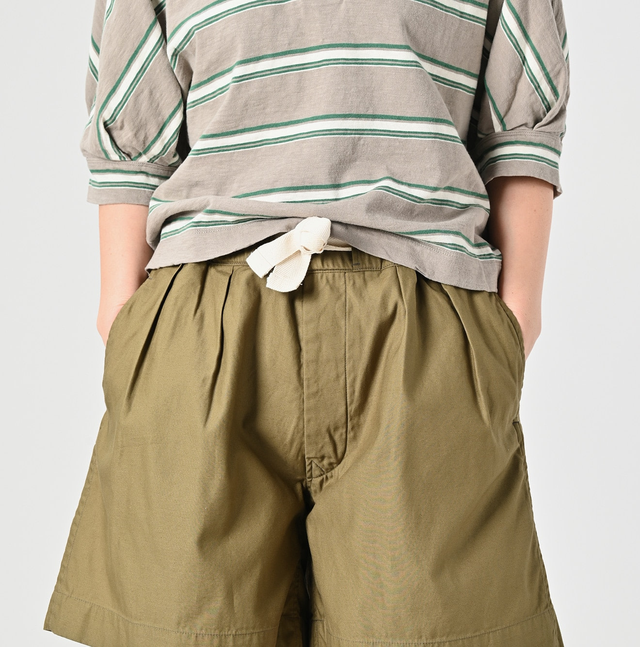 Thin Back Satin Easy Short Pants Antique Detail
