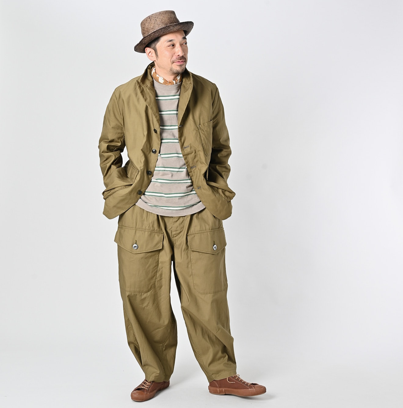 Thin Back Satin 908 Jacketer Male Model