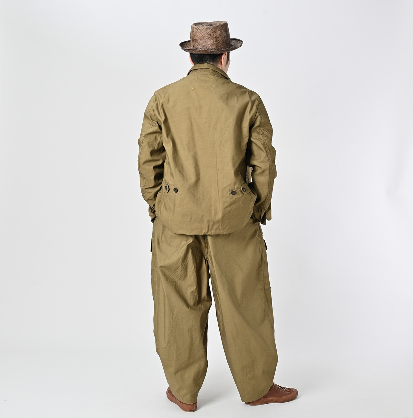 Thin Back Satin 908 Jacketer Male Model