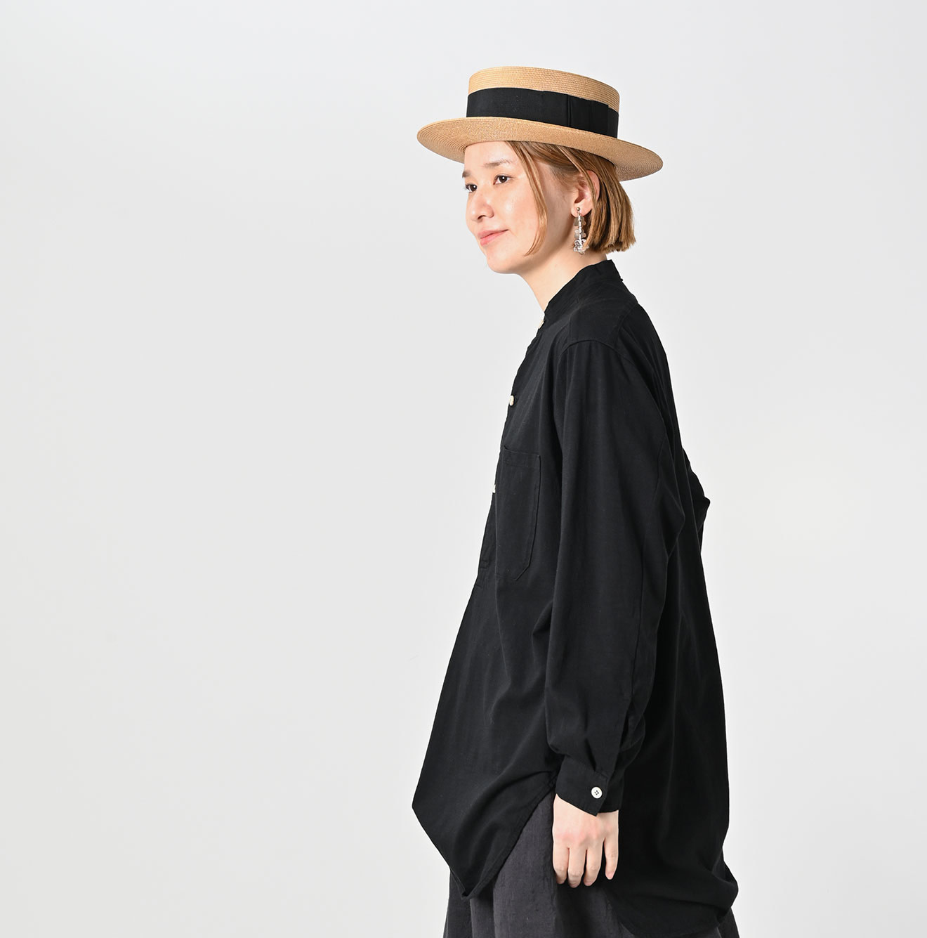 Supima Tenjiku 908 Grandpa Pull Shirt Female Model