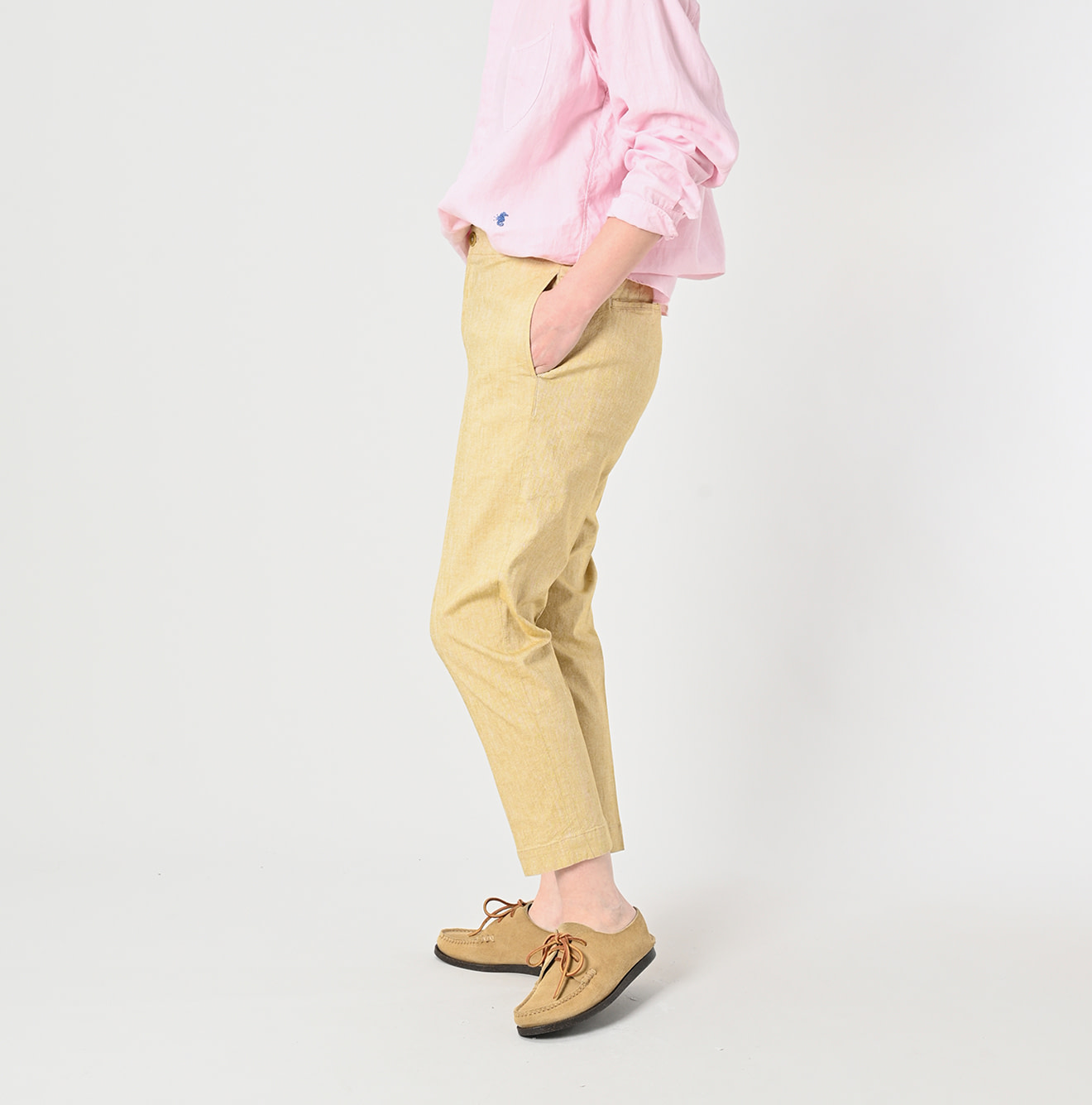 Cotton Linen OX Stretch Sabrina Slacks Female Model