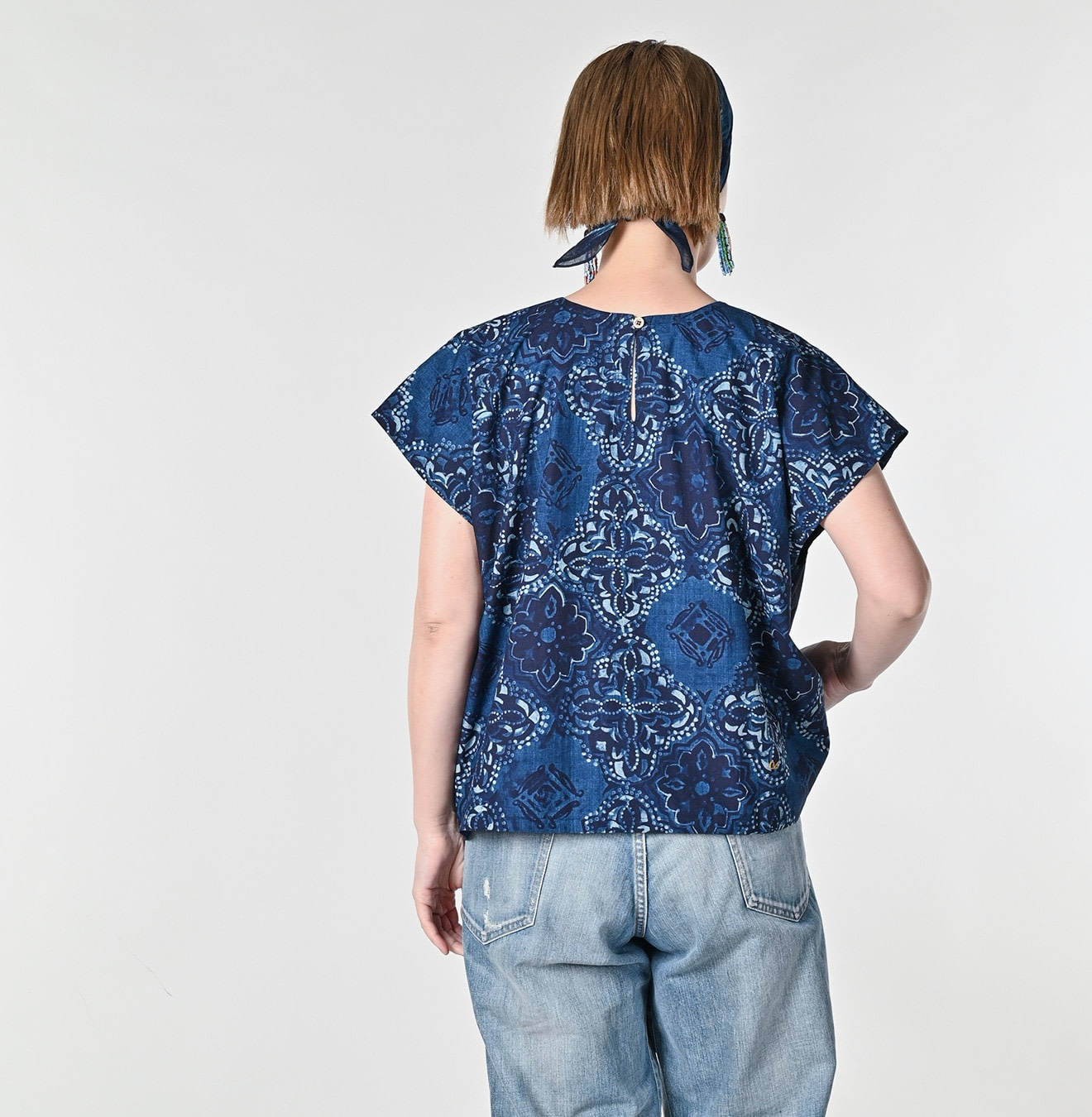 Indigo Picture Book Bandana M Camisole Female Model