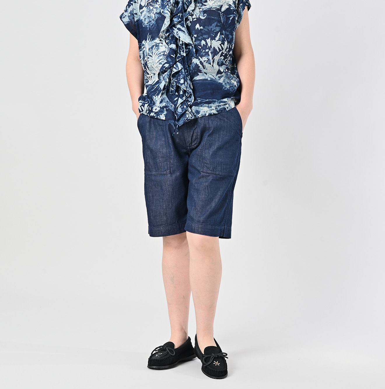 Mon-petit Denim 908 Baker Short Pants Female Model