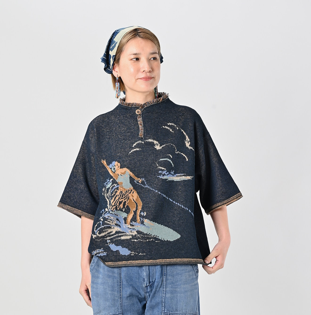 Indigo Surf Hula Girl Jacquard 908 Outer T-shirt Female Model