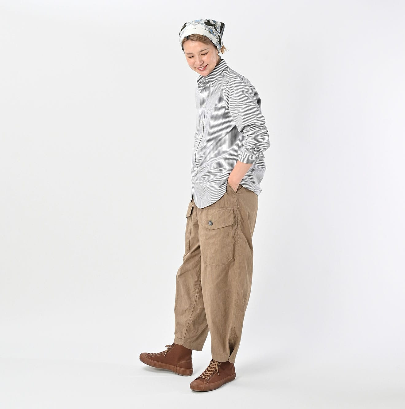 Broadcloth 908 Loafer Button Down Shirt Female Model