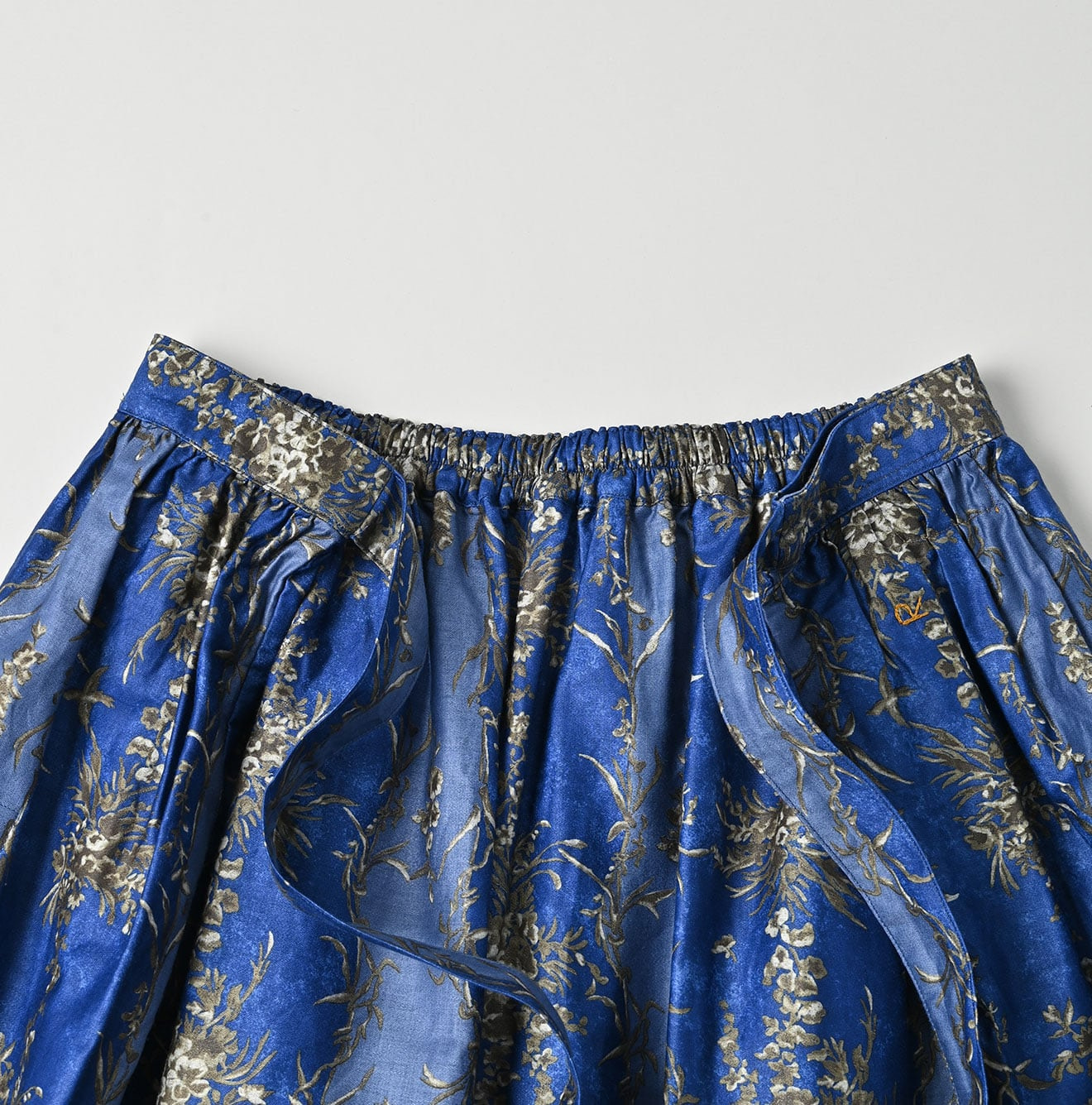 Chandelier Flower Print Puff Apron Skirt Detail