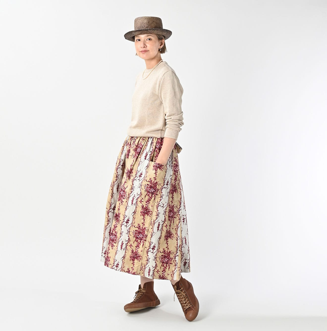 Chandelier Flower Print Puff Apron Skirt Female Model