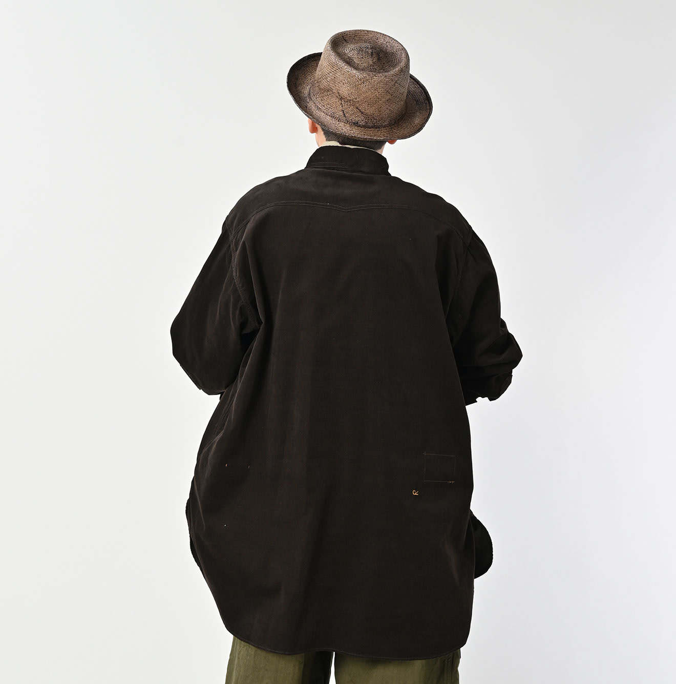 Pin Corduroy 908 Gatcha-Pocket Shirt Male Model