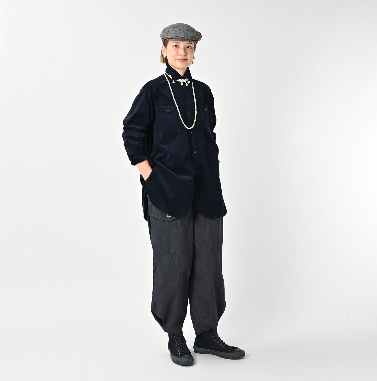 Pin Corduroy 908 Gatcha-Pocket Shirt Female Model