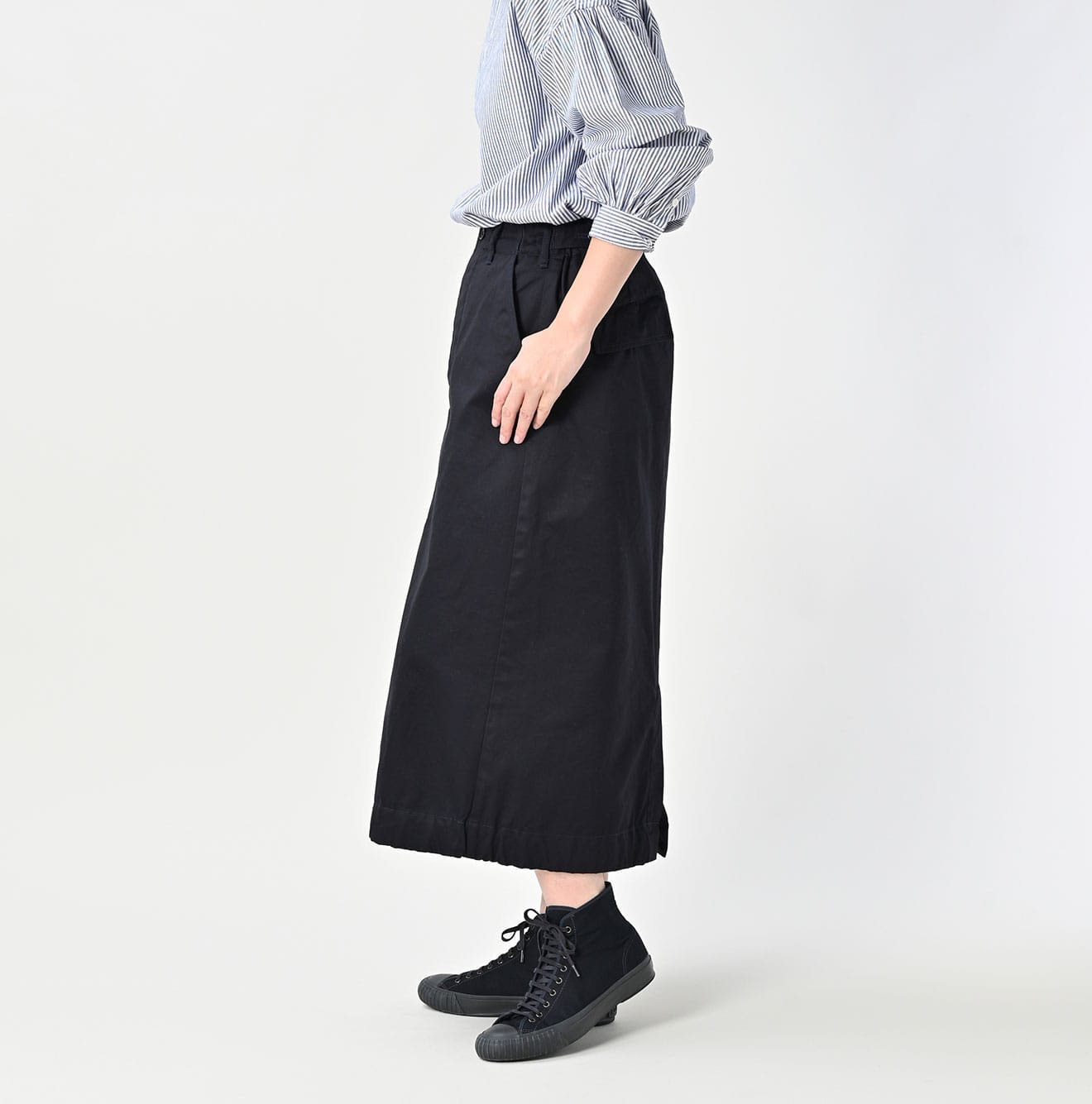 2-Ply Chino Chigo Skirt Female Model