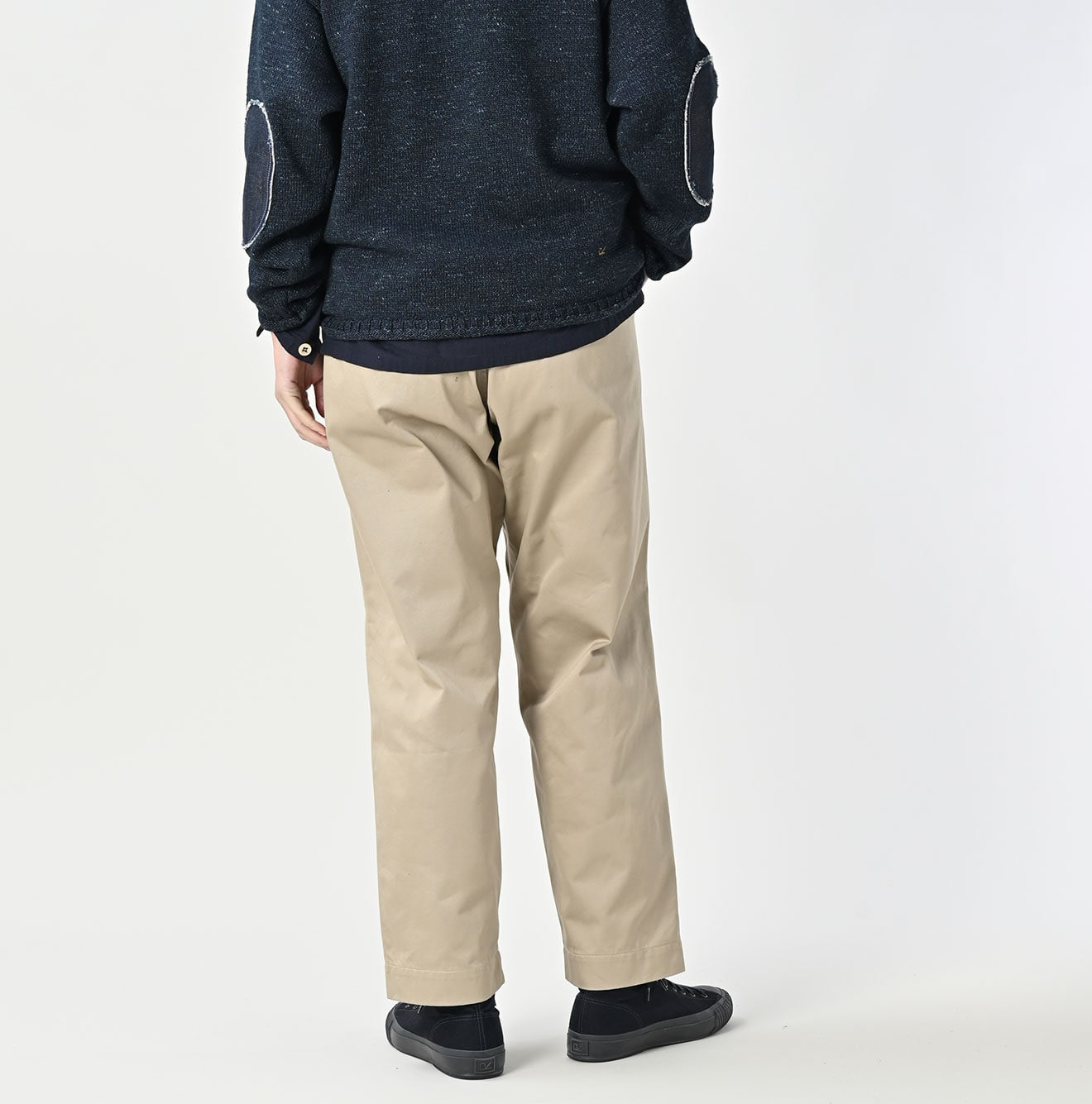 Double Thread 908 Chi-rgo Pants Female Model