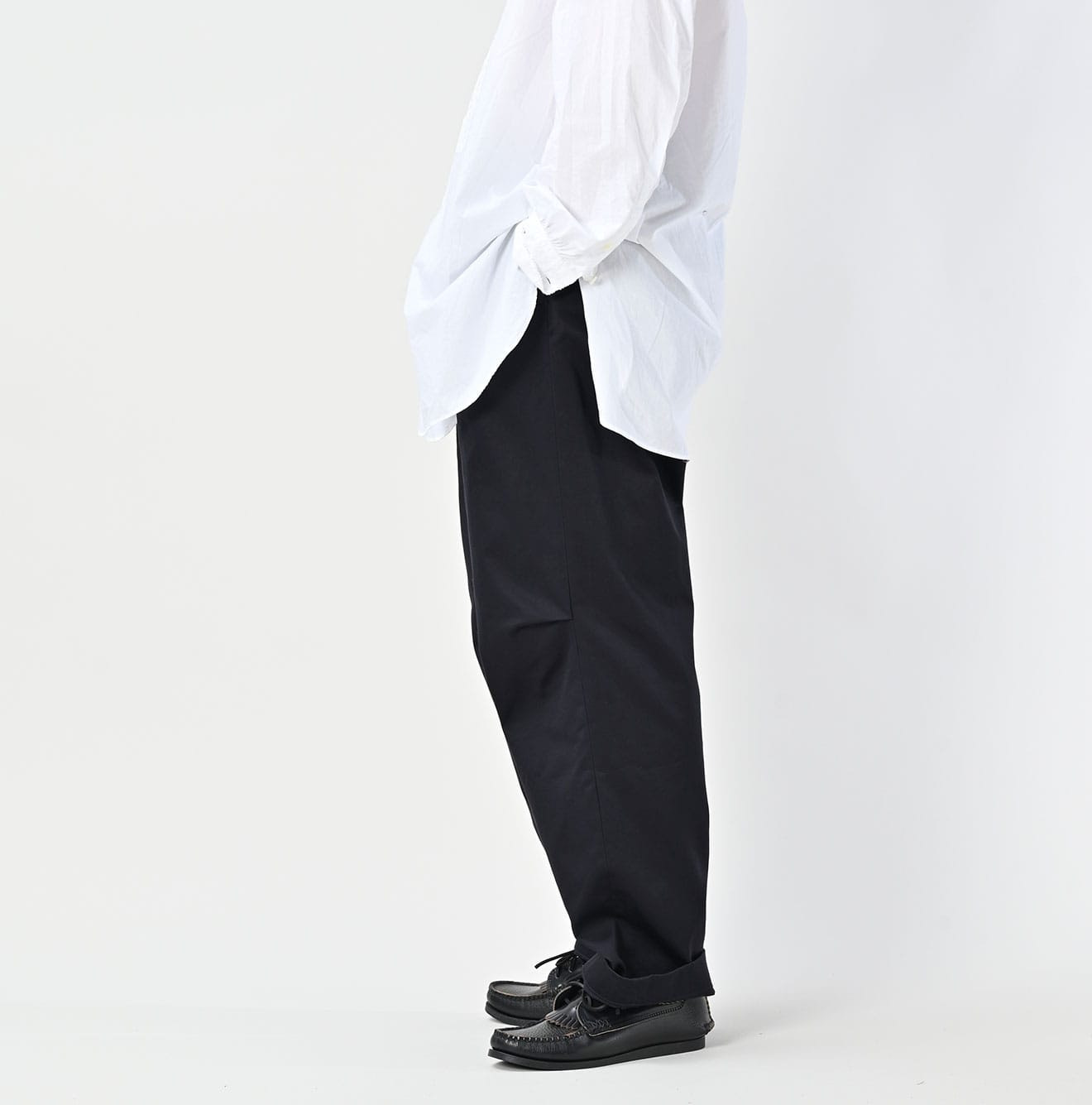 Double Thread 908 Chi-rgo Pants Male Model