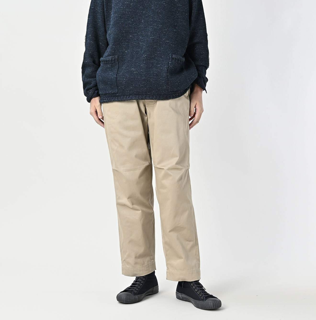 Double Thread 908 Chi-rgo Pants Female Model