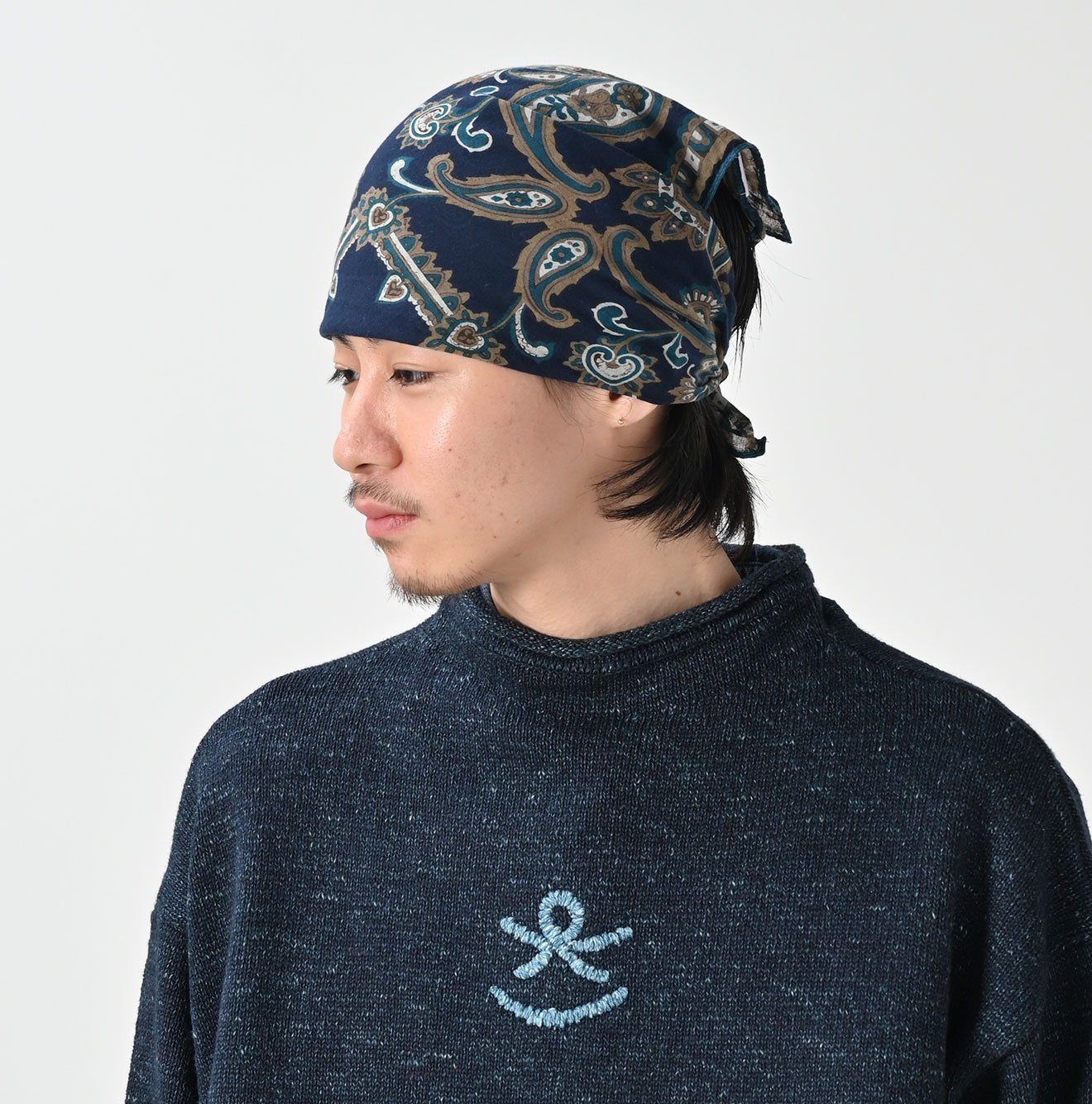 Gauze Paisley Sarasa Bandana Male Model