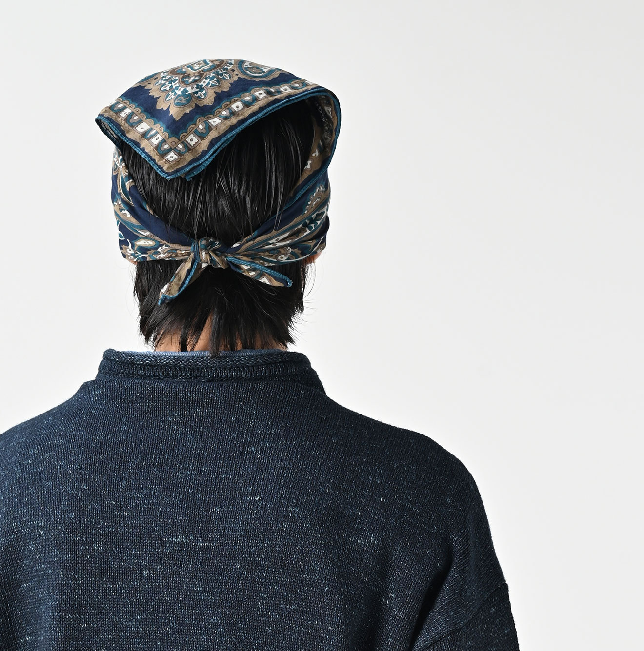 Gauze Paisley Sarasa Bandana Male Model