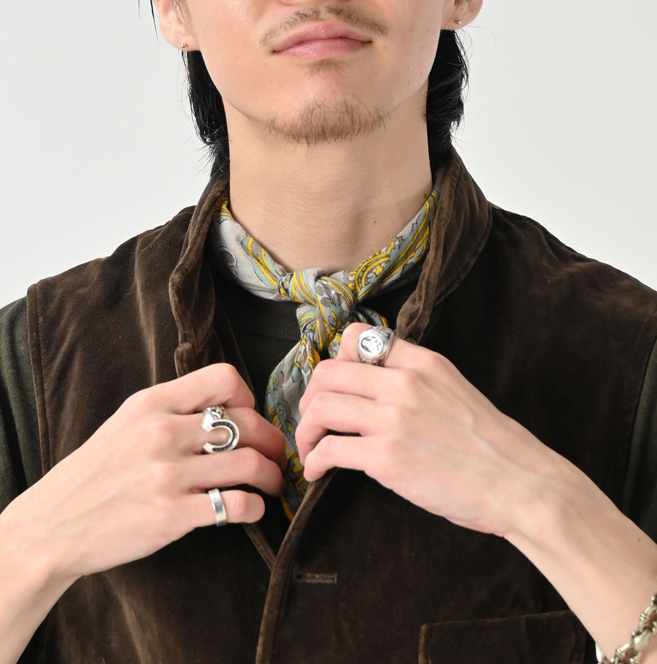 Gauze Paisley Sarasa Bandana Male Model