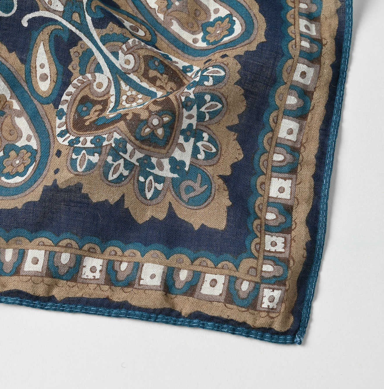 Gauze Paisley Sarasa Bandana Detail