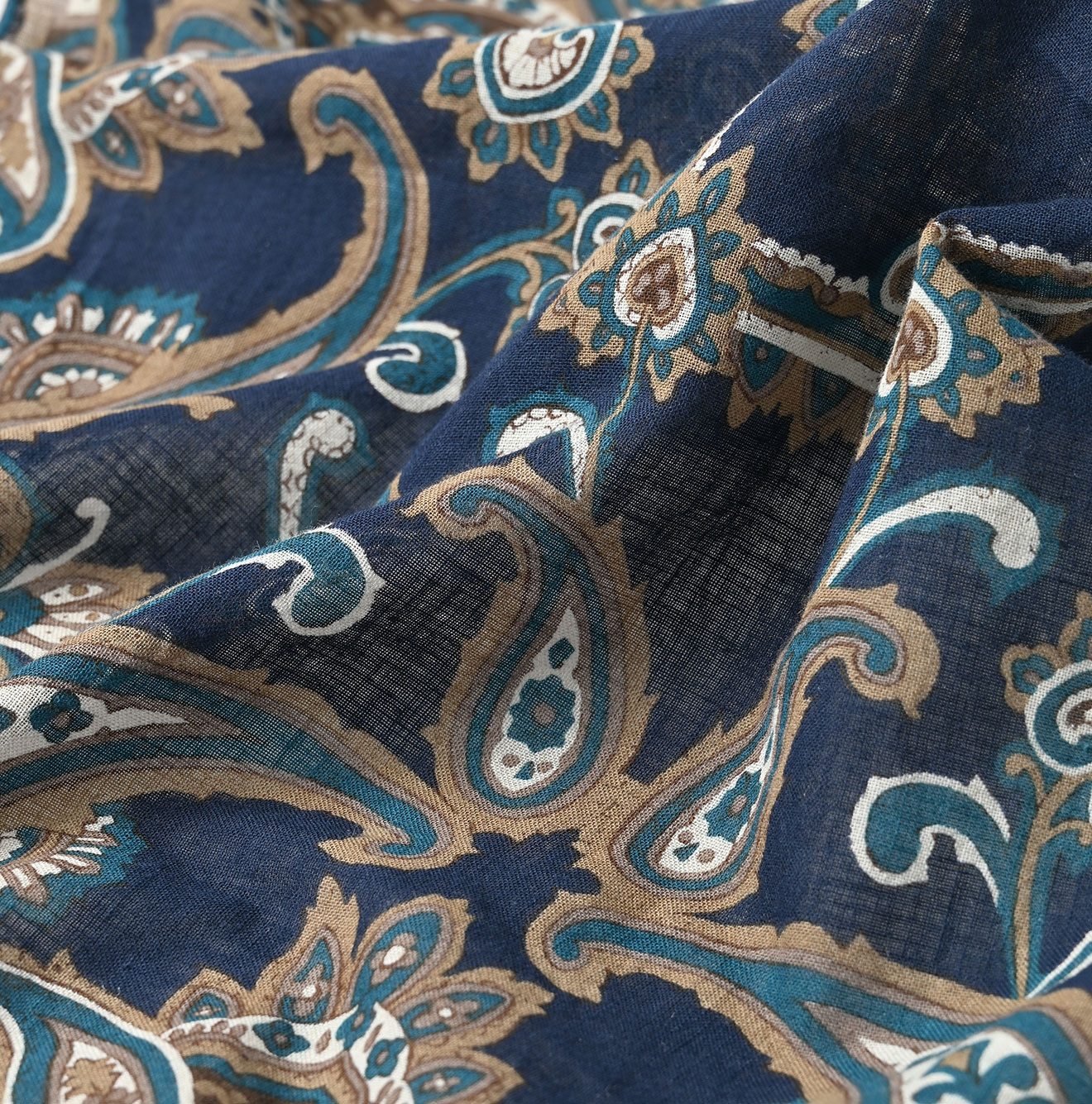 Gauze Paisley Sarasa Bandana Detail