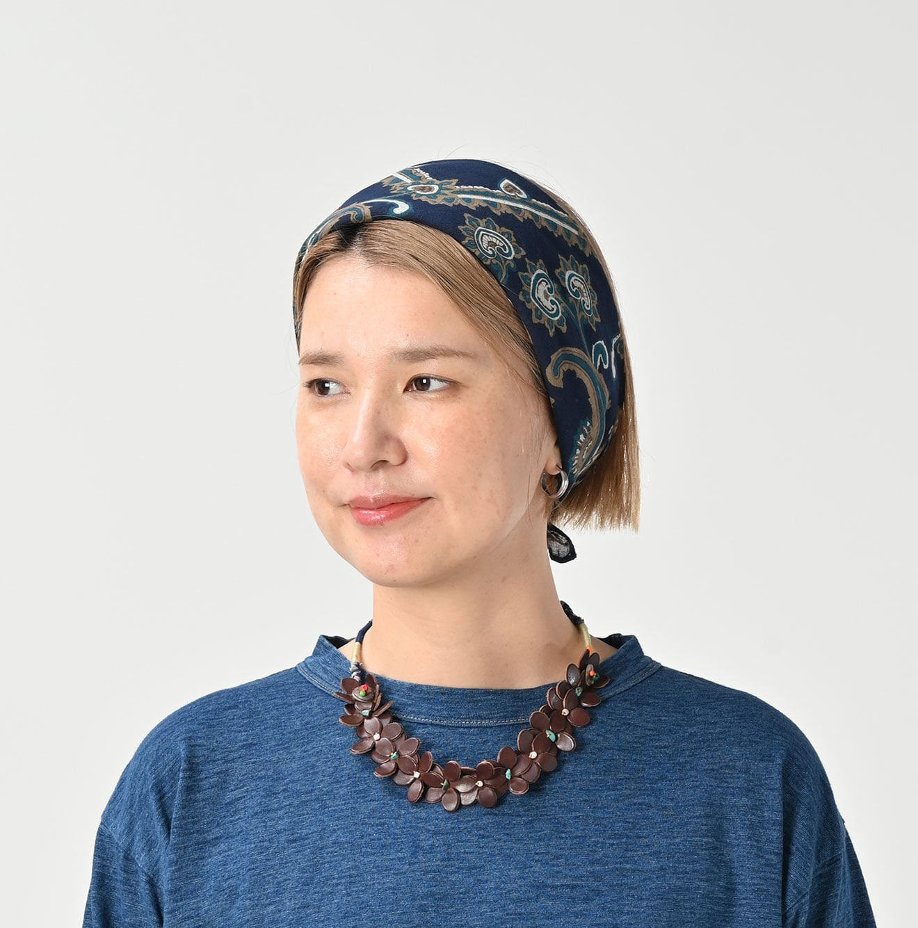 Gauze Paisley Sarasa Bandana Female Model