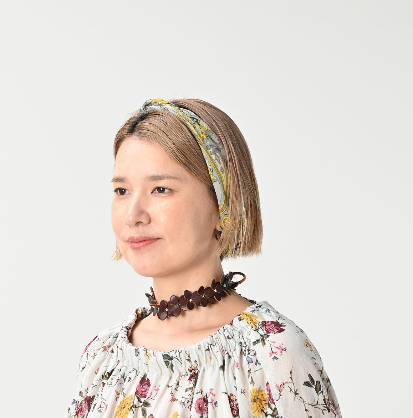 Gauze Paisley Sarasa Bandana Female Model