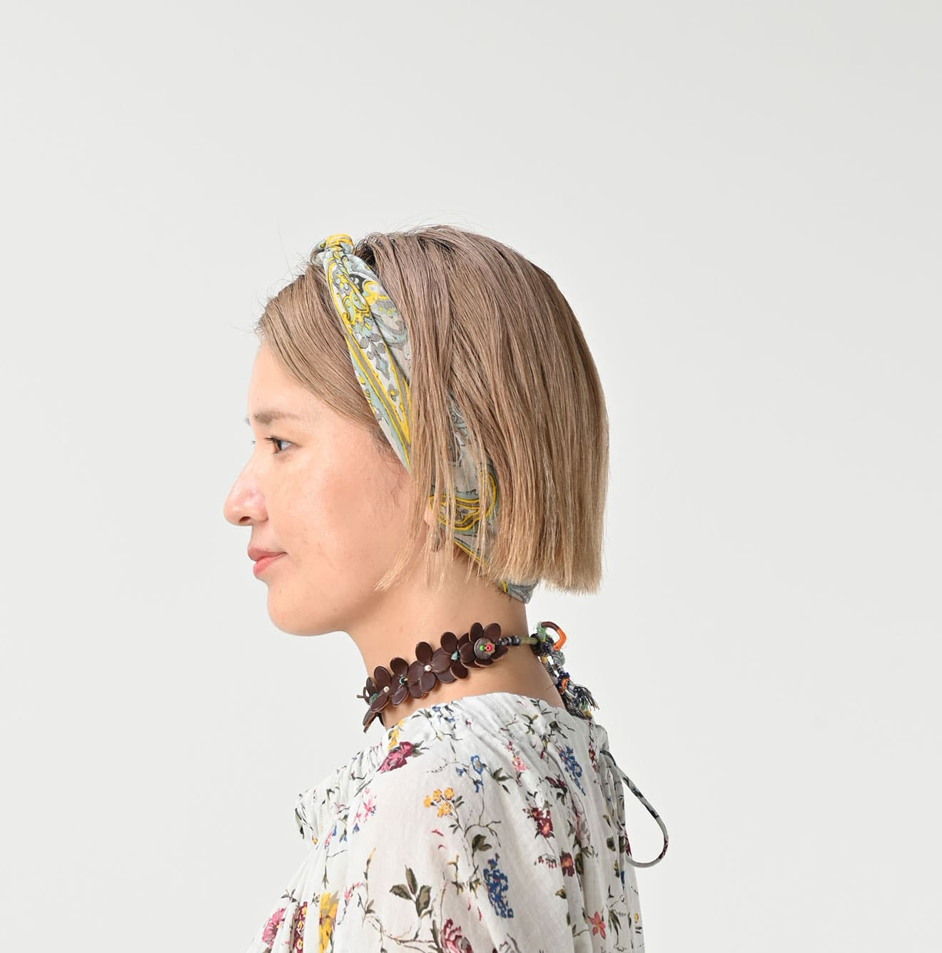 Gauze Paisley Sarasa Bandana Female Model