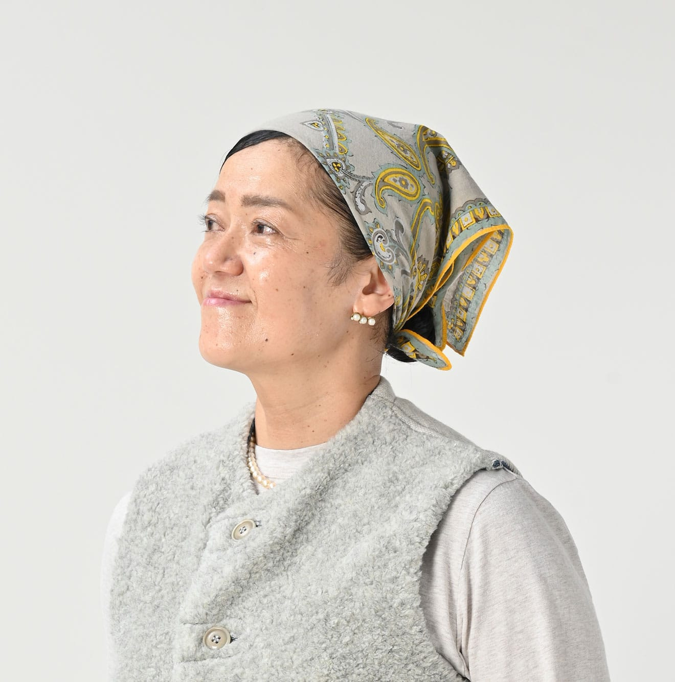 Gauze Paisley Sarasa Bandana Female Model