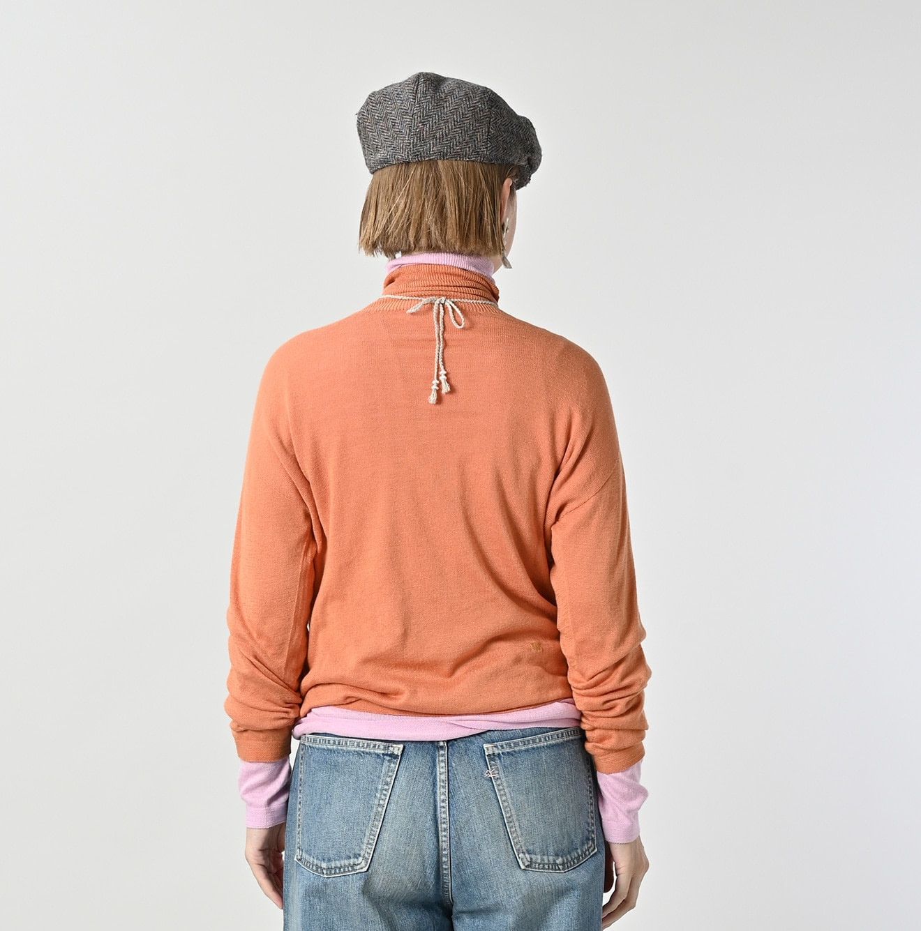 Whole Super Gauze 908 Turtle Neck Female Model