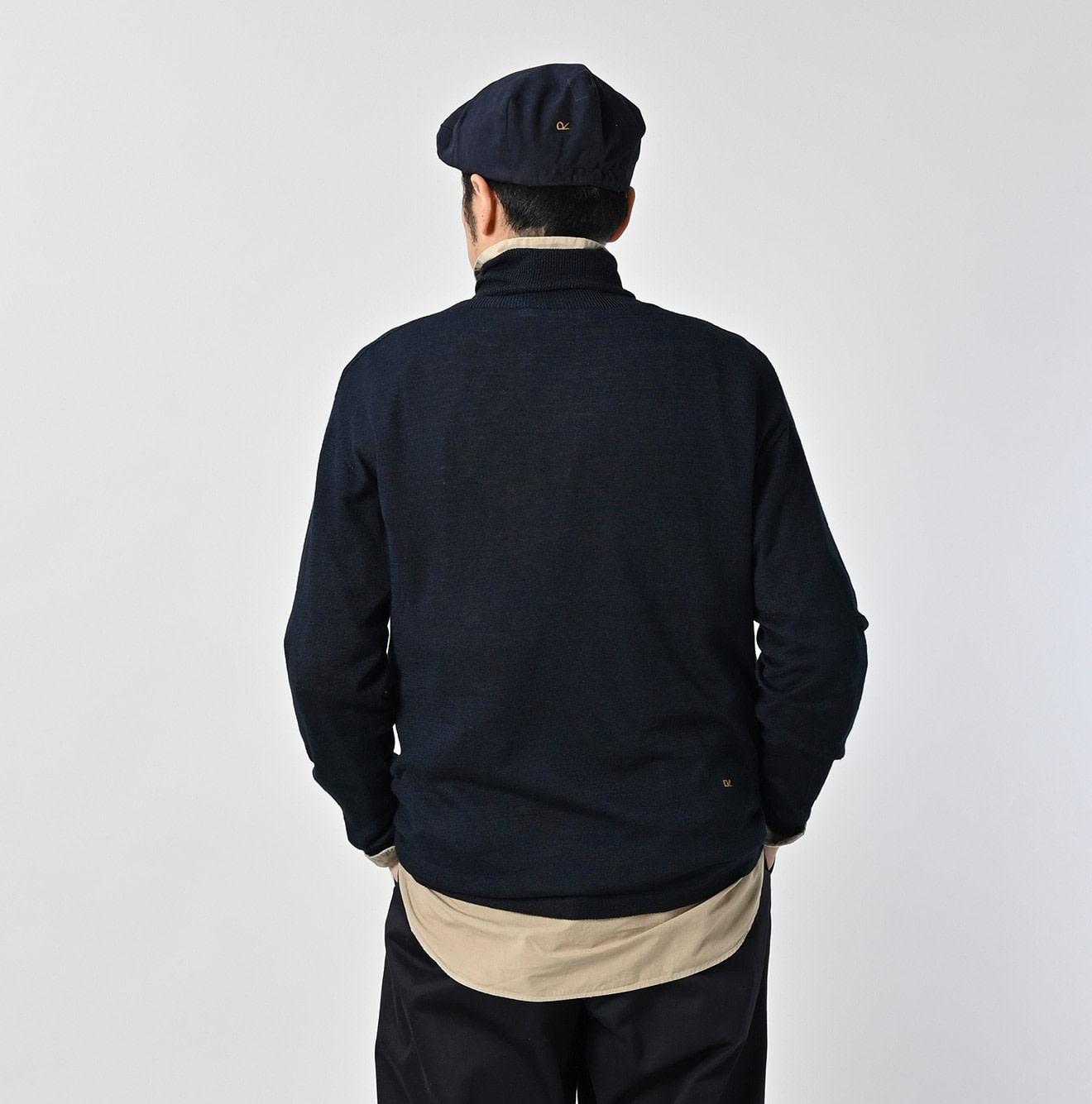 Indigo Whole Super Gauze 908 Turtle Neck Male Model