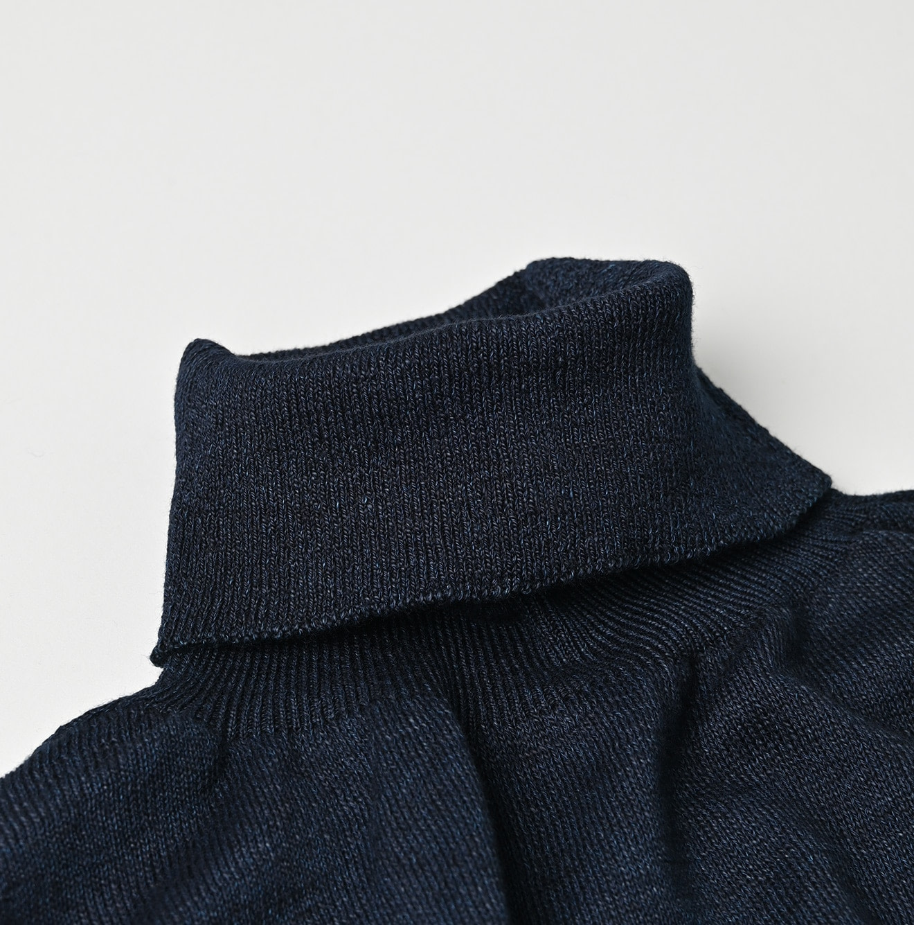 Indigo Whole Super Gauze 908 Turtle Neck Detail