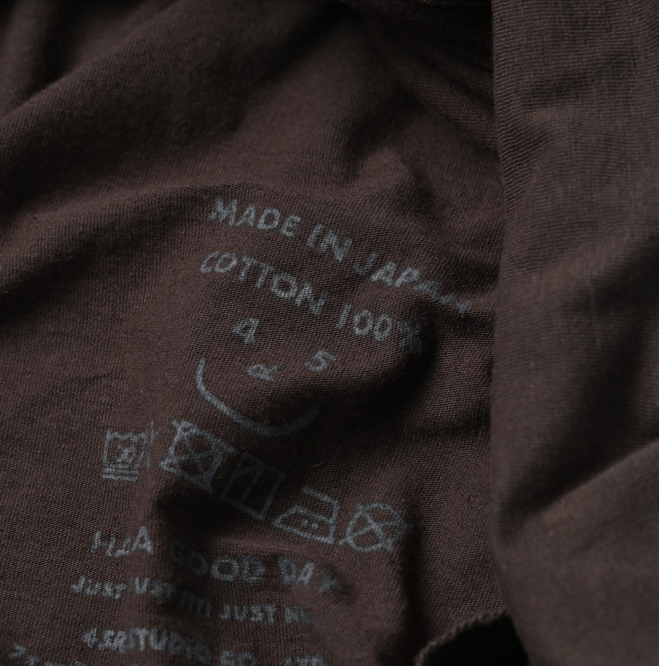 Zimbabwe Cotton Puff T-shirt Detail
