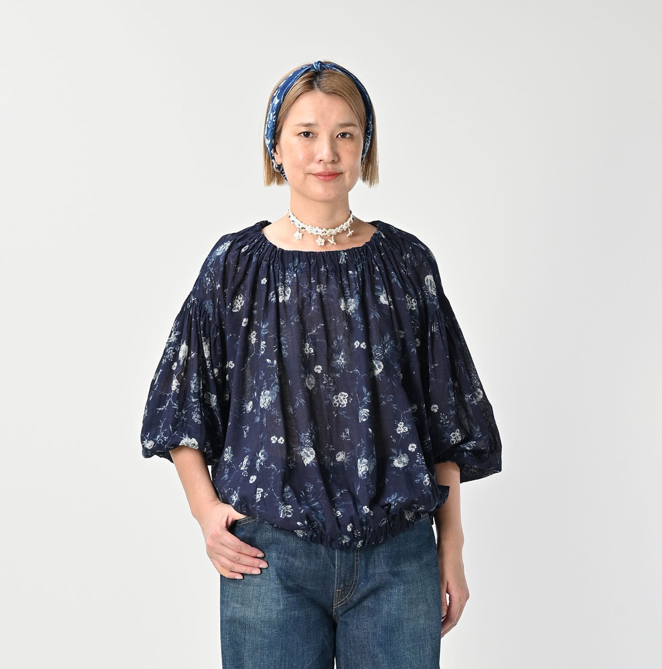 Indigo 45 Gauze Antique Flower Print Shirring Blouse Female Model